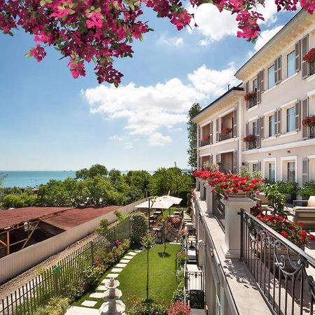 Mula Hotel Istanbul Exterior foto The hotel's garden