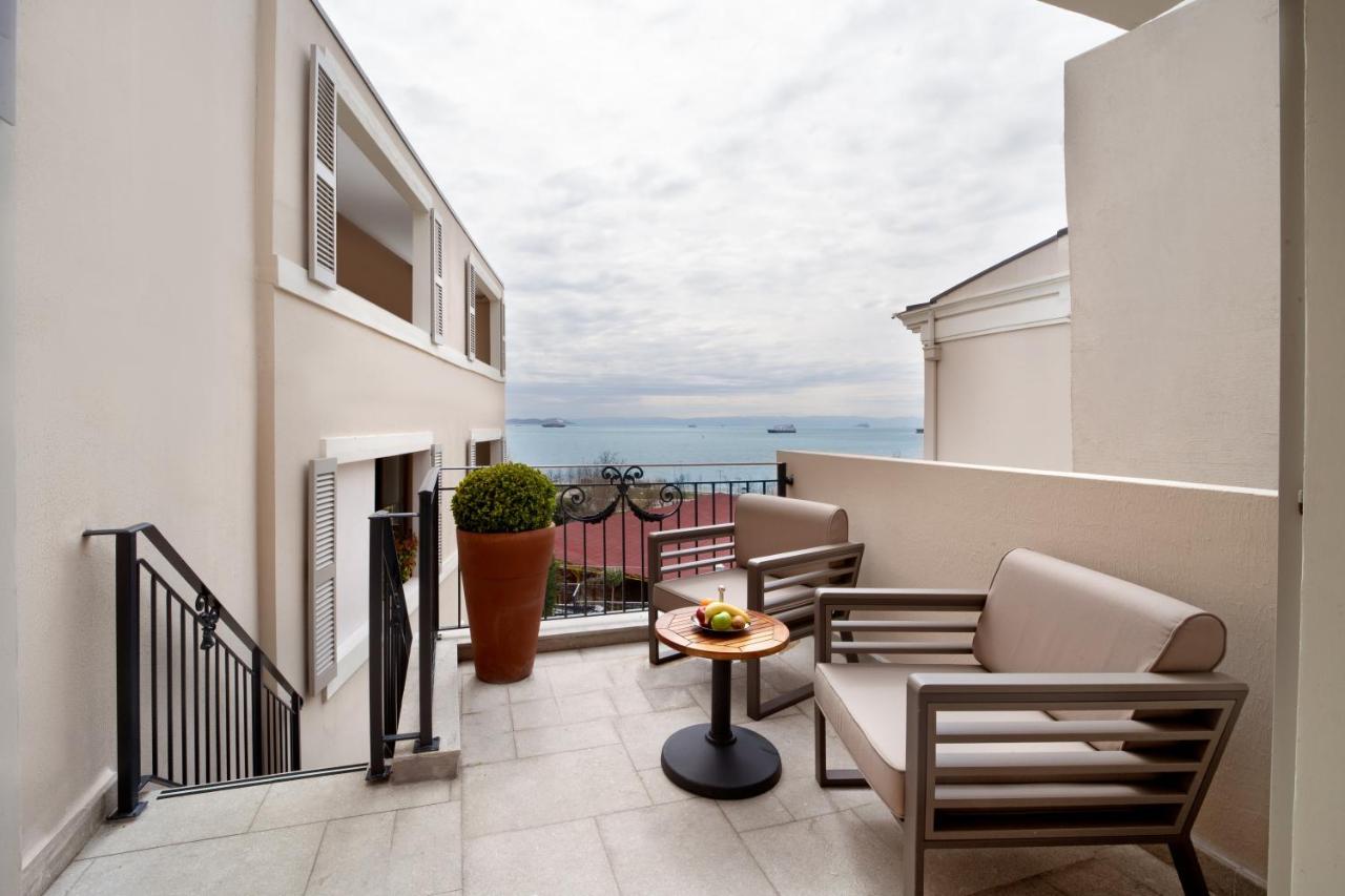 Mula Hotel Istanbul Exterior foto A balcony