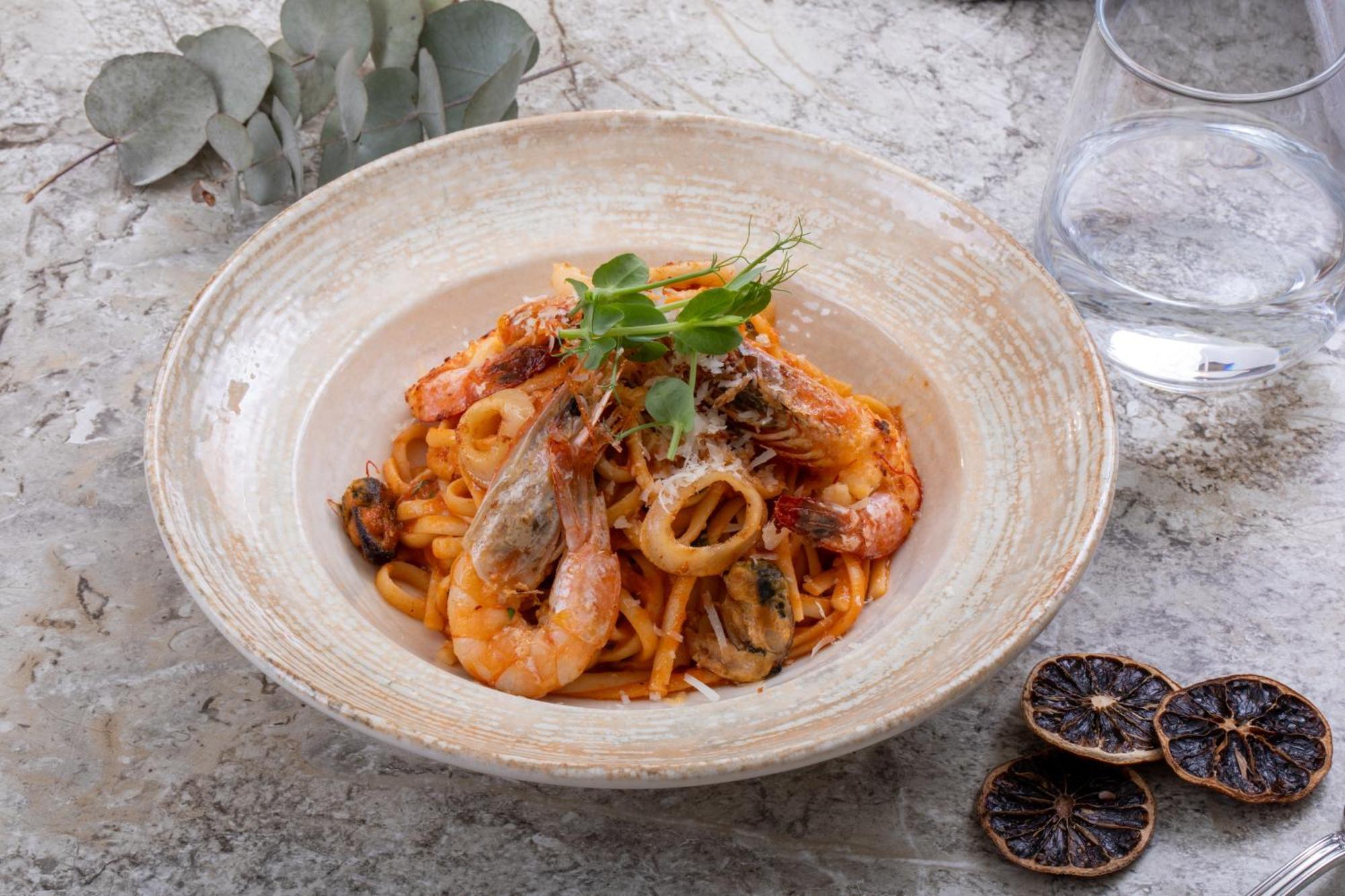Mula Hotel Istanbul Exterior foto Shrimp and pasta