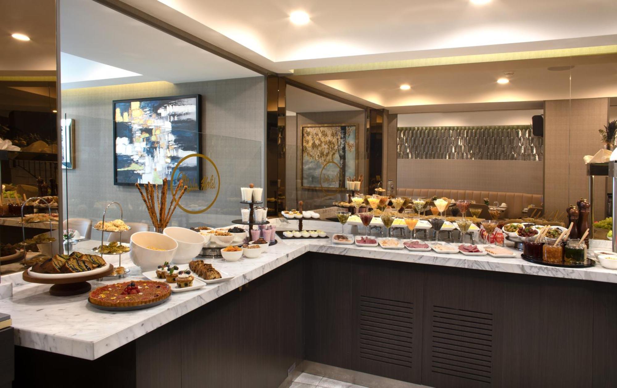 Mula Hotel Istanbul Exterior foto The buffet at the lounge