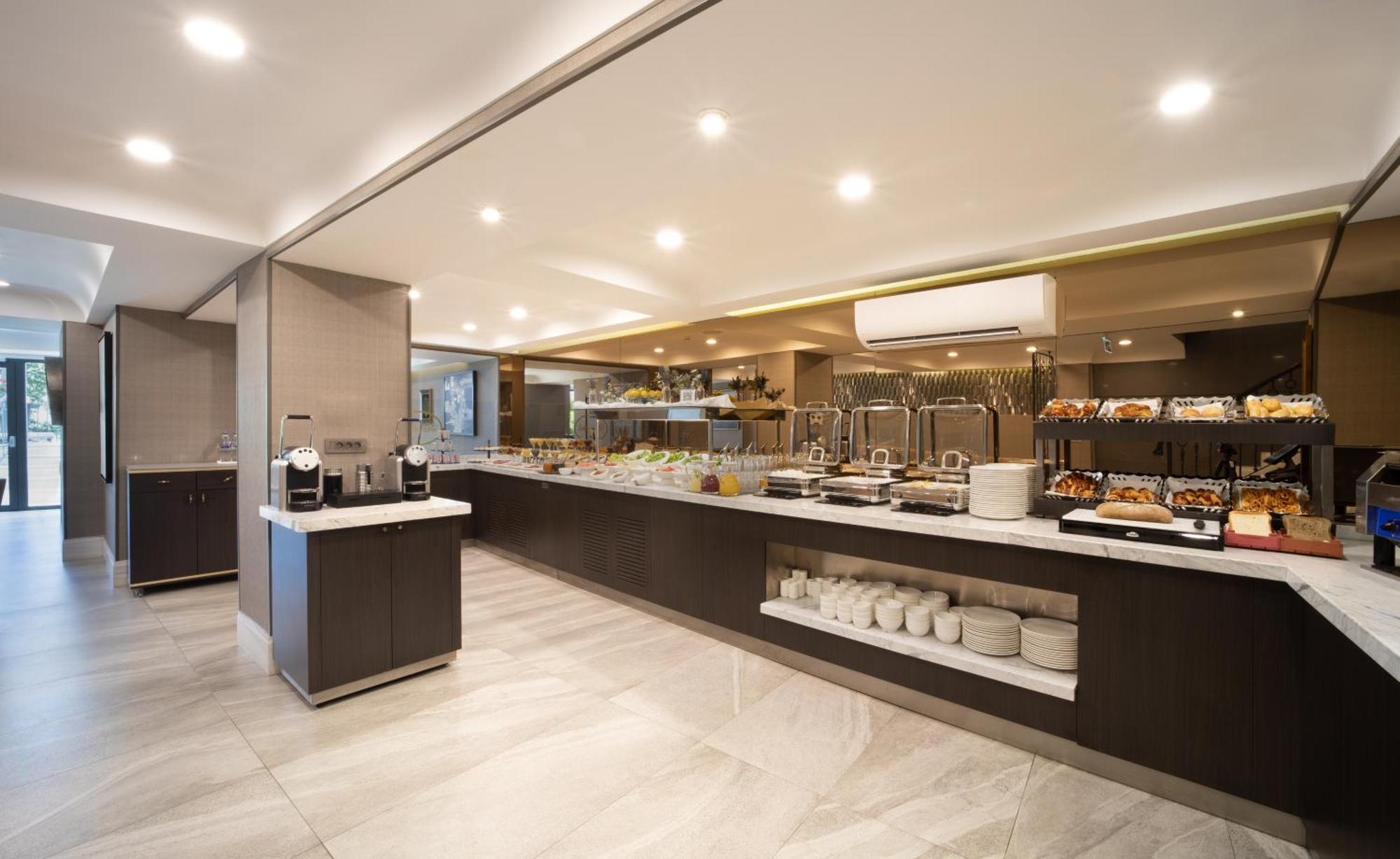 Mula Hotel Istanbul Exterior foto The lounge at the airport